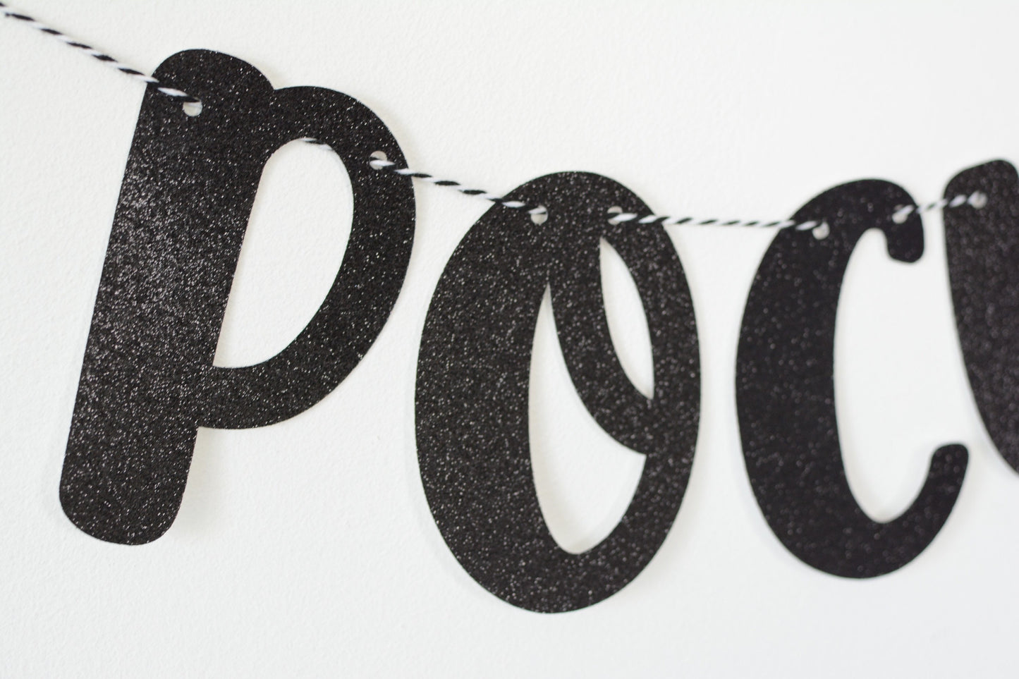Black Glitter Hocus Pocus Garland, Hocus Pocus Decor, Halloween Garland, Sanderson Sisters, Hocus Pocus Banner, Hocus Pocus Decorations